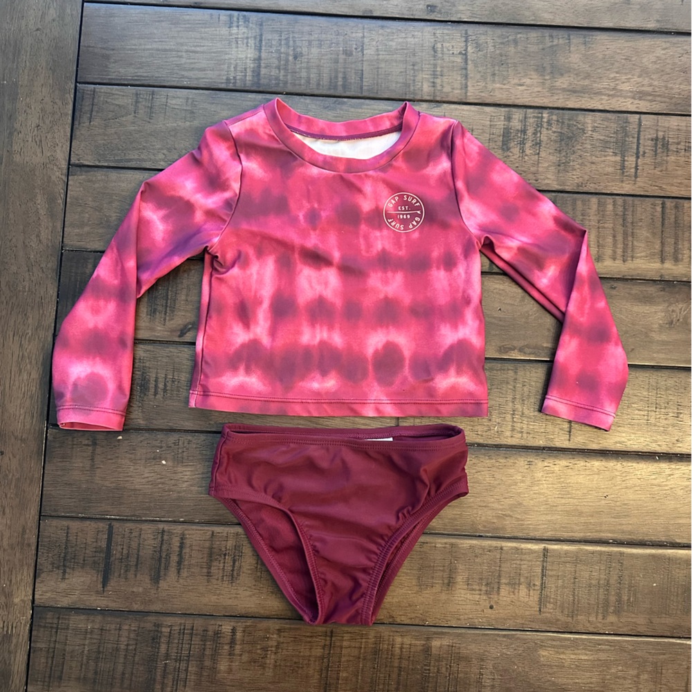Gap Rash guard swimsuit - 3T